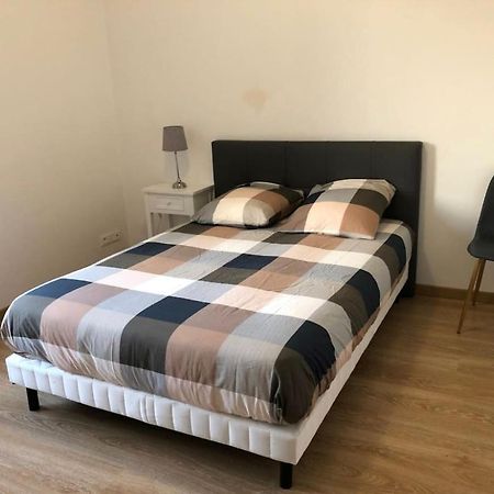 Grand Logement A 300 Metres De La Gare Mantes-la-Jolie Bagian luar foto