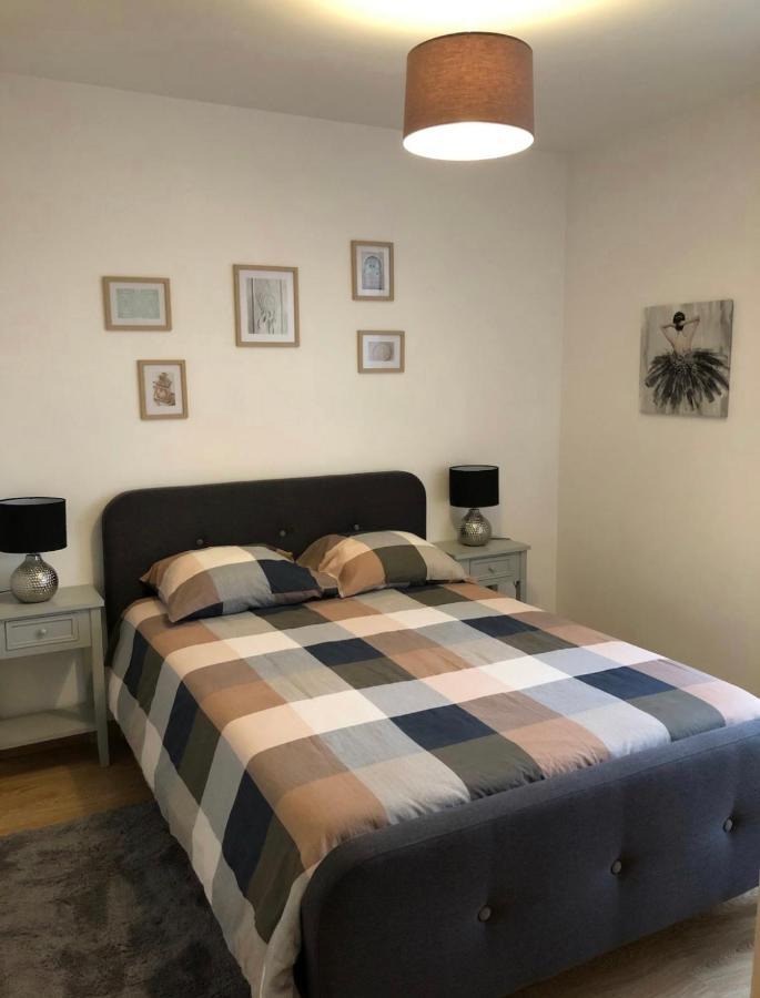 Grand Logement A 300 Metres De La Gare Mantes-la-Jolie Bagian luar foto