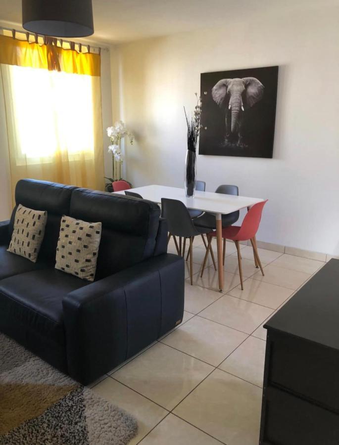 Grand Logement A 300 Metres De La Gare Mantes-la-Jolie Bagian luar foto