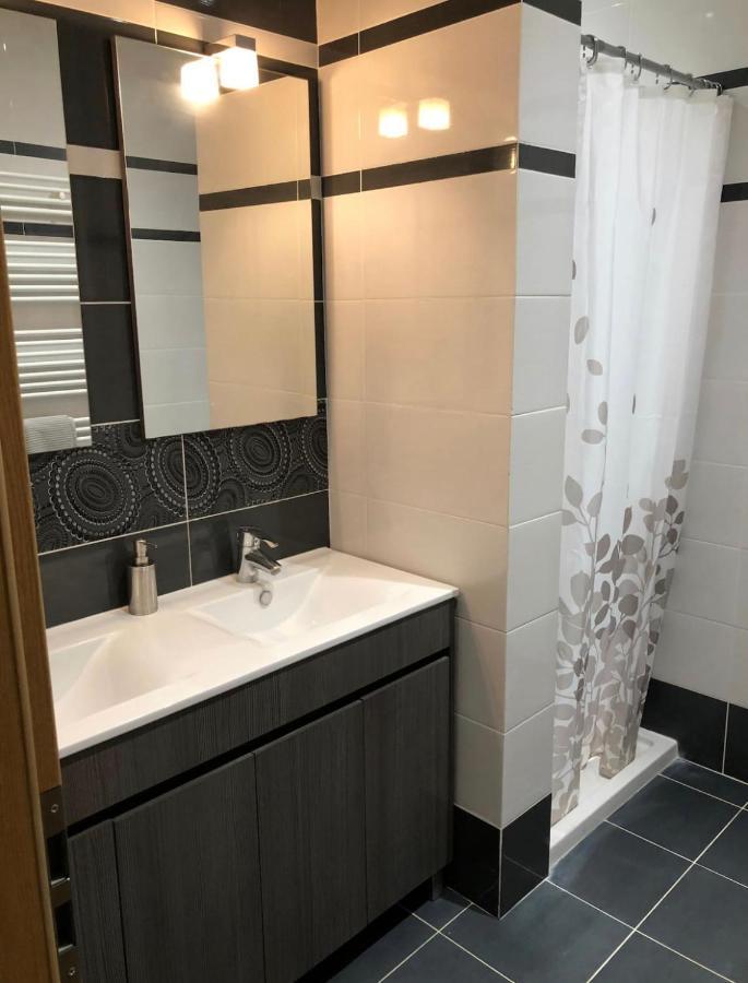Grand Logement A 300 Metres De La Gare Mantes-la-Jolie Bagian luar foto