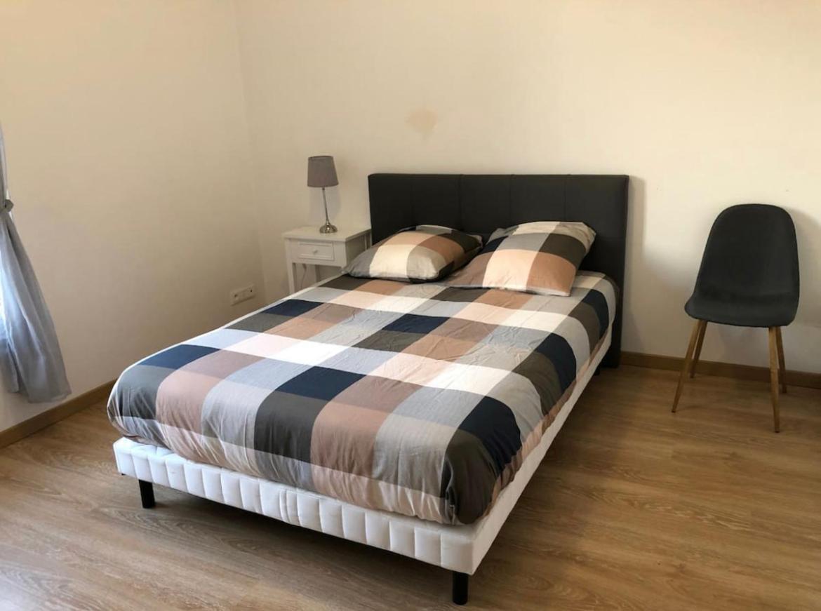 Grand Logement A 300 Metres De La Gare Mantes-la-Jolie Bagian luar foto